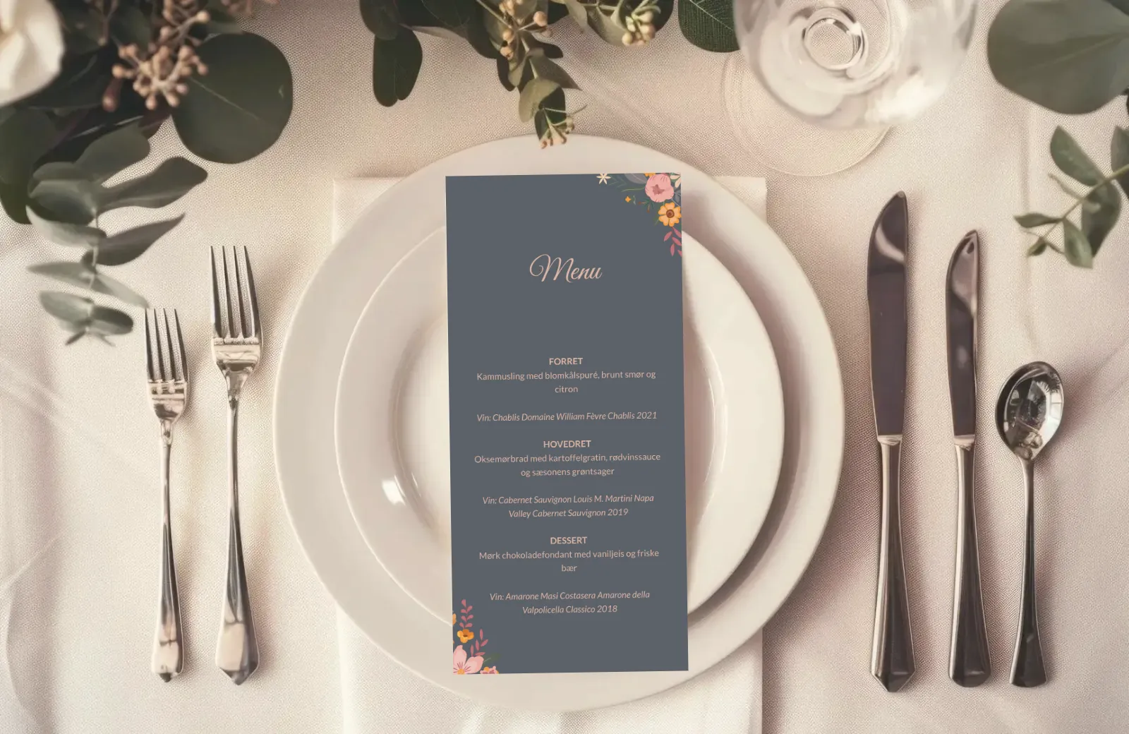 Menukort til bryllup - lilla med smukke blomster