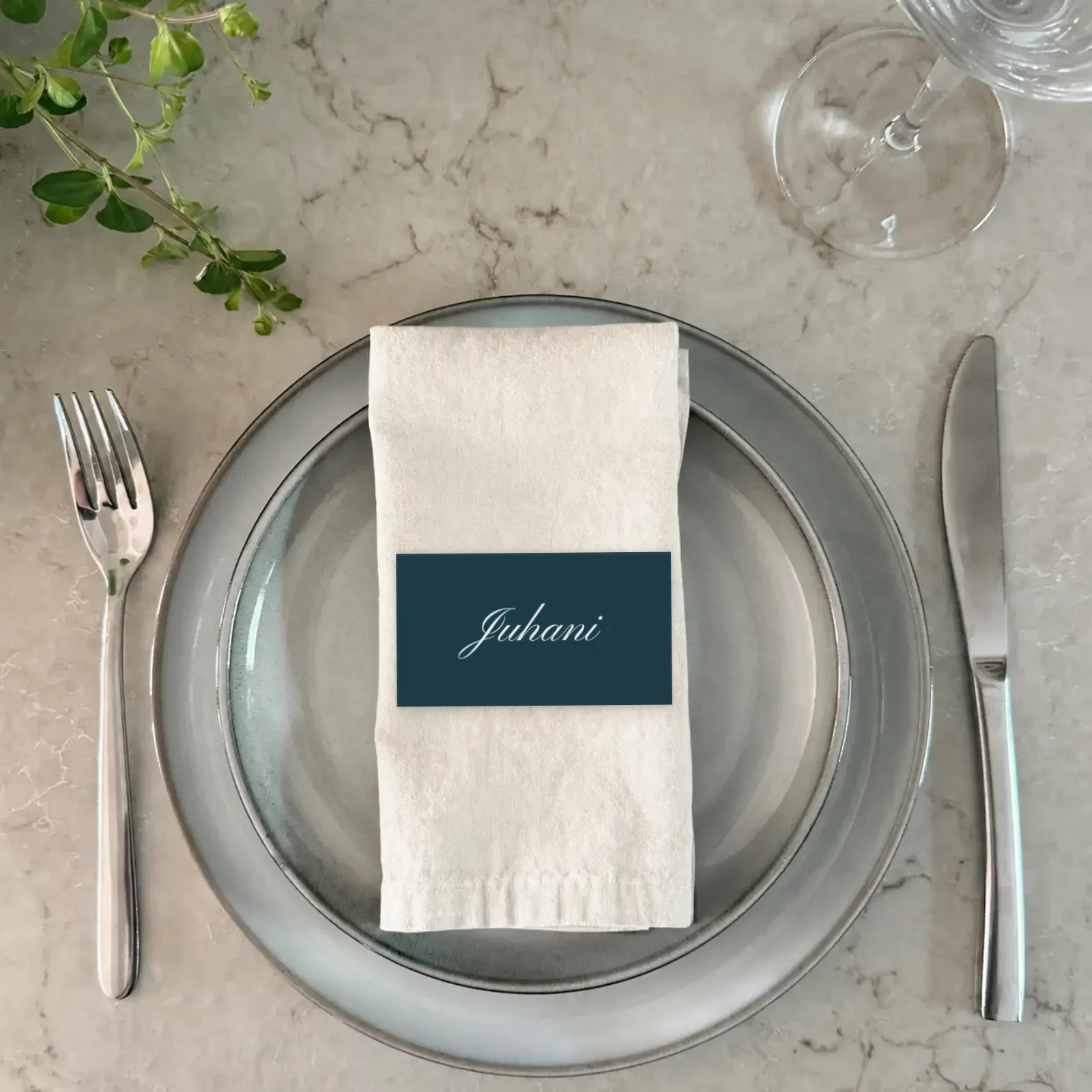 Paikkakortit häihin - elegantit tummansiniset