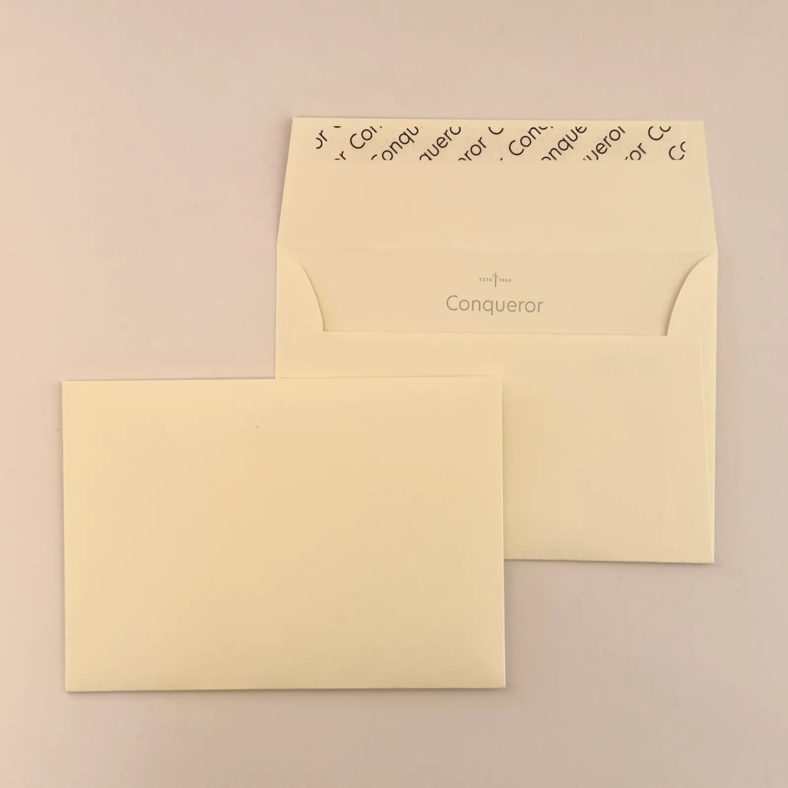 Premium Off White – Två kuvert – framsida och öppen baksida