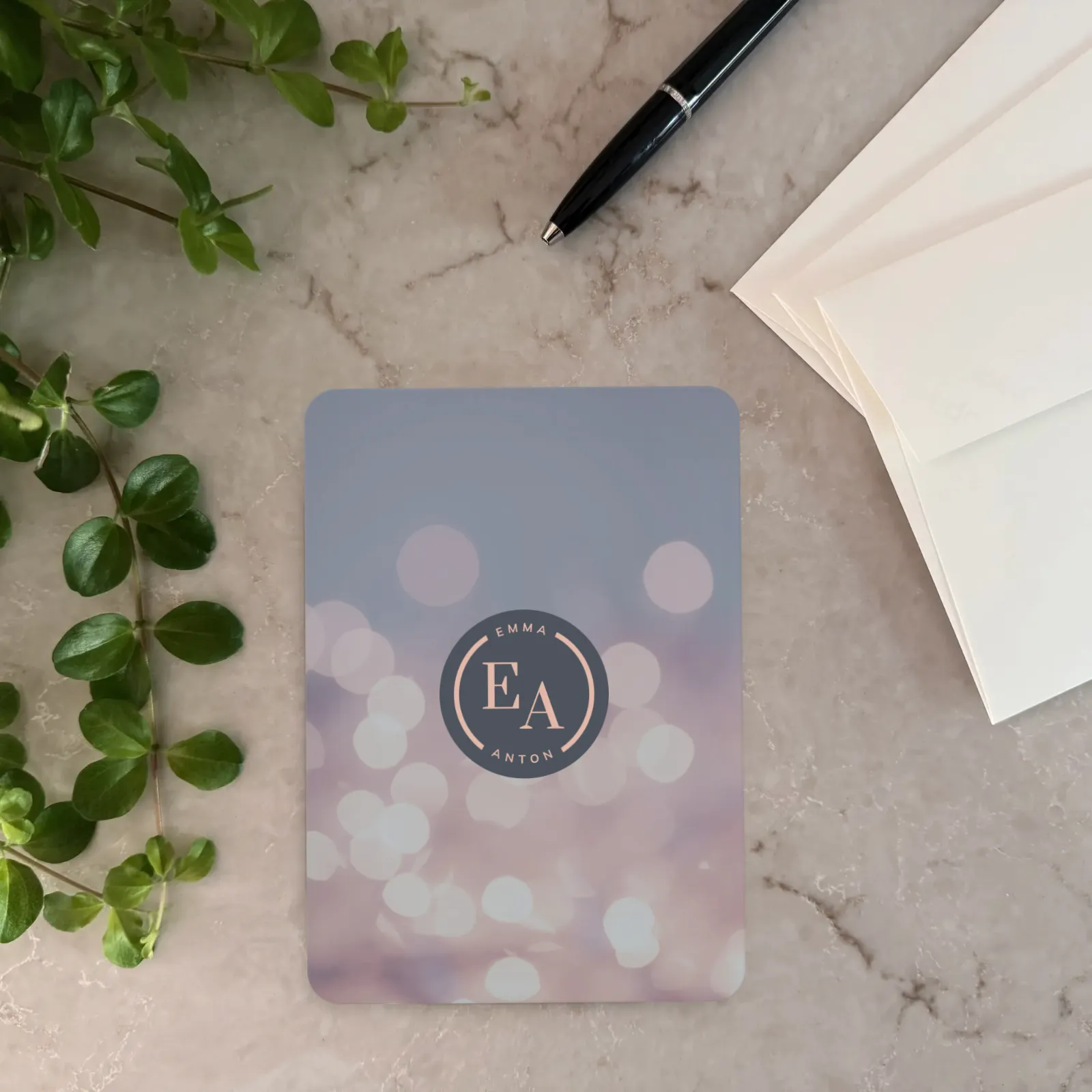 Save the date-kort - Unikt, moderne design med monogram